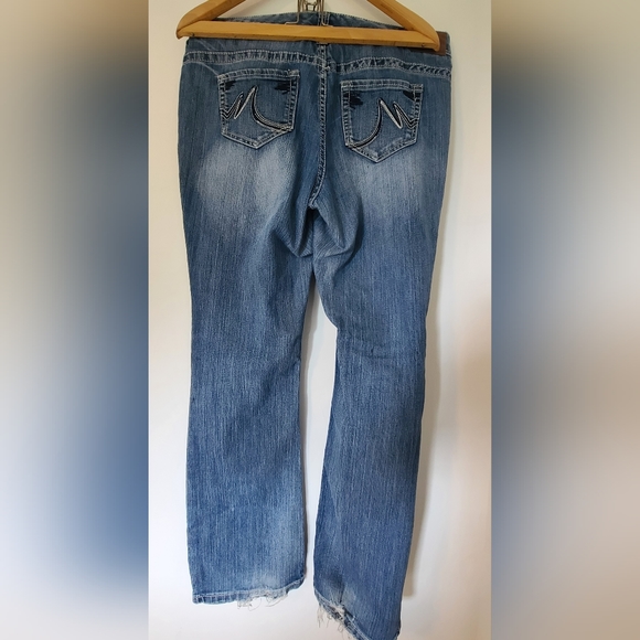 Maurices size 14 long Straight leg distressed jeans - Picture 10 of 11